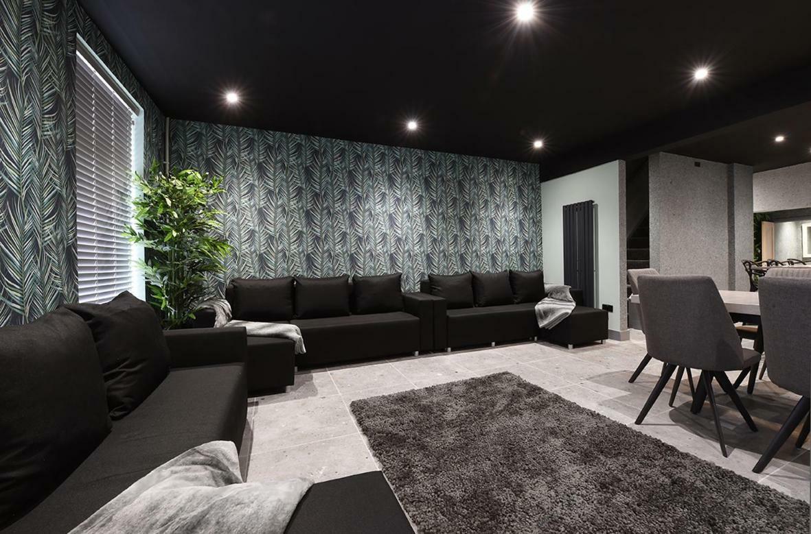 La Jungle Du Swan Apartment Manchester Exterior photo